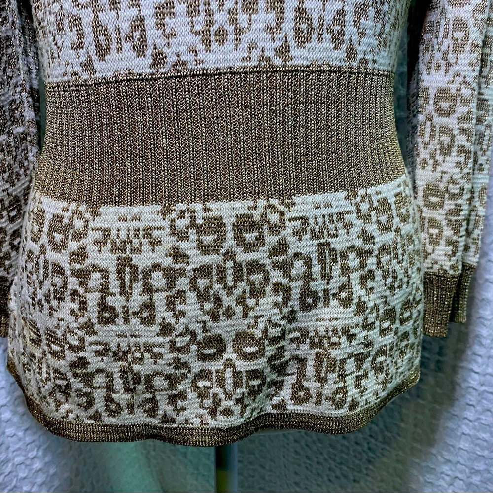 Ruby Rd. Leopard print  Fitted Blouse with Cut Out - Picture 4 of 6
